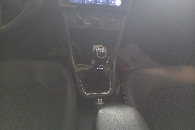 Used Skoda Rapid 2019 1.5L Manual Comfort Edition China VI Standard Gear Lever