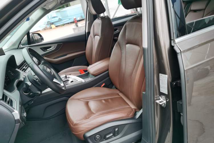 Used Audi Q7 2018 40 TFSI Comfort Model