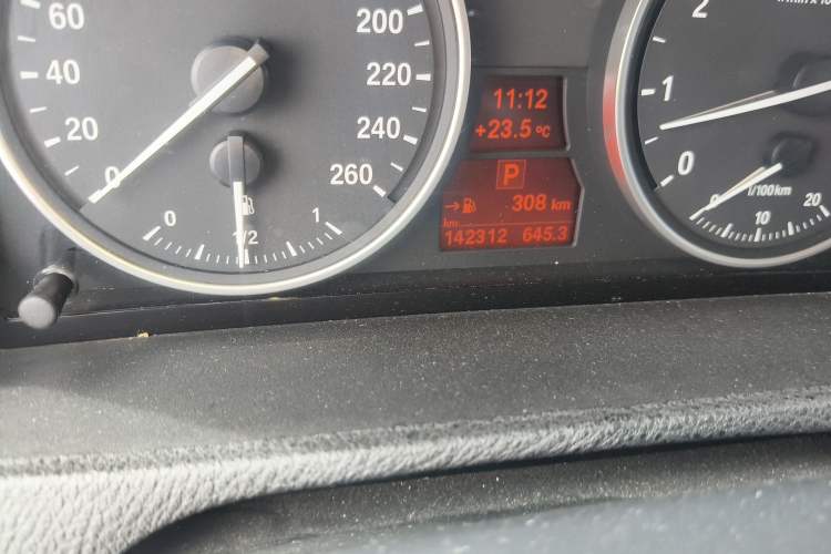 Used BMW X5 2013 xDrive35i Leading Model Odometer Close Up