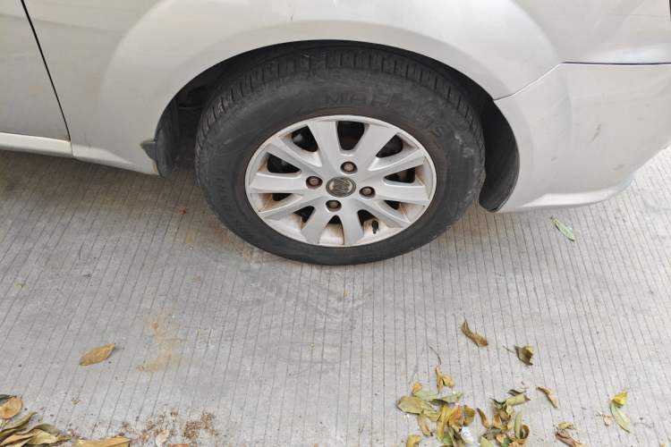 Used Buick Excelle 2011 1.6LX-AT Right Front Wheel Hub