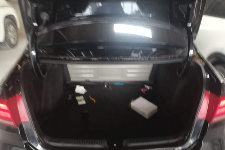 Used Volkswagen Santana 2015 1.4L Manual Fashion Edition Trunk