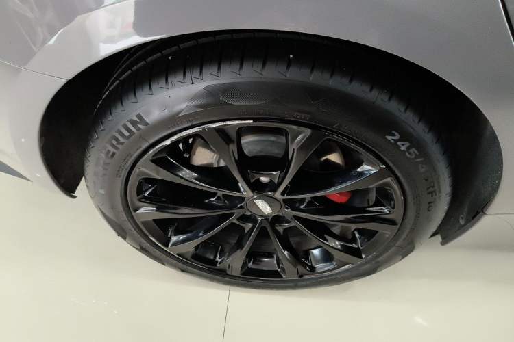 Used Cadillac CT5 2021 Revised 28T Luxury Version Right Rear Wheel Hub