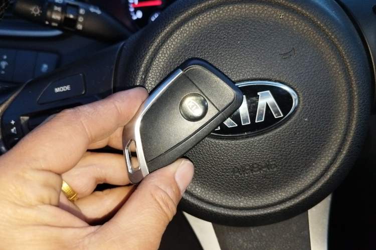 Used Kia Sorento 2016 Sorento L 2.4L Gasoline 4WD Custom Edition 5 Seats China V Emission Standard Vehicle Key