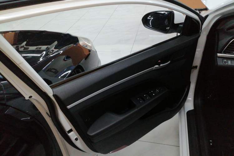 Used Hyundai Elantra (6th Generation / Lingdong) 2016 1.6L Automatic ZhiXuan – Elite Version
