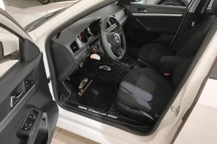 Used Volkswagen Lavida 2015 1.6L Automatic Fashion Edition Driver Seat