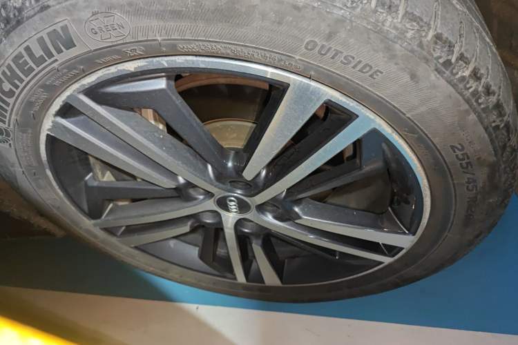 Used Audi Q5L 2020 Updated 40 TFSI Prestige Fashion Edition Right Front Wheel Hub