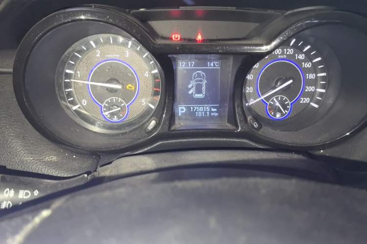 Used JMC Yusheng S350 2013 2.4T Automatic 2WD Diesel Luxury Edition 5 Seats Odometer Close Up