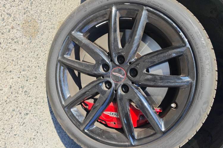 Used MINI JCW CLUBMAN 2022 Refresh 2.0T JOHN COOPER WORKS ALL-IN Right Front Wheel Hub