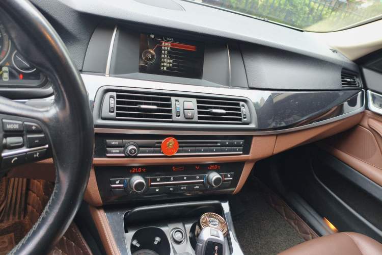 Used BMW 5 Series 2017 520Li Elegant Edition Audio And AC Panel