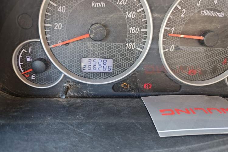 Used Dongfeng Xiaokang C37 2012 1.4L Standard Edition DK13-06
