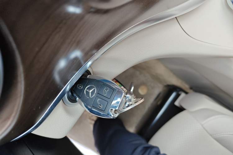 Used Mercedes-Benz V-Class 2021 V 260 Prestige Edition Vehicle Key