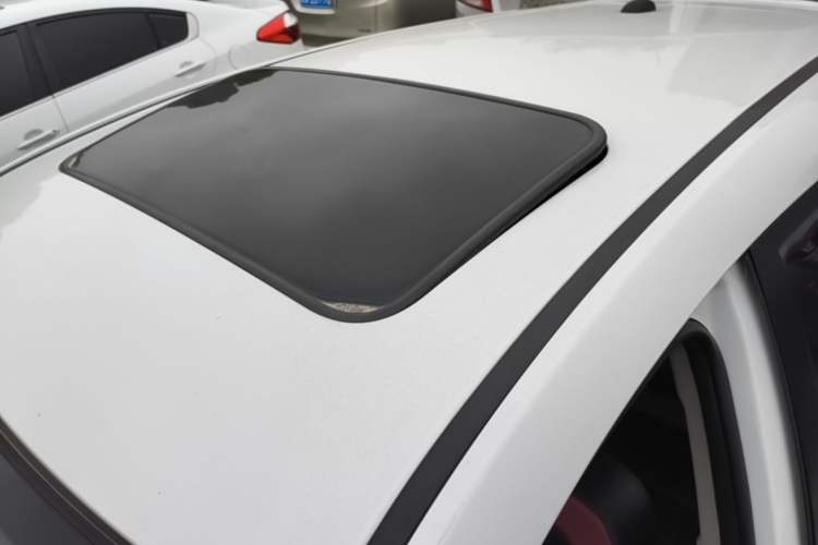 Used CHANGAN Eado 2013 1.6L Automatic ZhiKu Model China IV Standard Roof