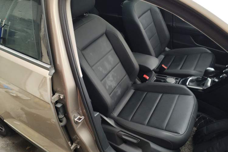 Used Volkswagen T-ROC 2020 280TSI DSG Two-Wheel Drive Comfort Version