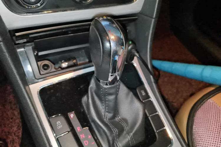 Used Volkswagen Passat 2015 1.4TSI DSG Prestige Edition Gear Lever