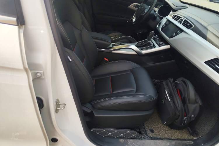 Used Geely Auto Emgrand X7 Sport 2018 1.8TD Automatic Two-Wheel Drive Smart Connect 4G Internet Edition
