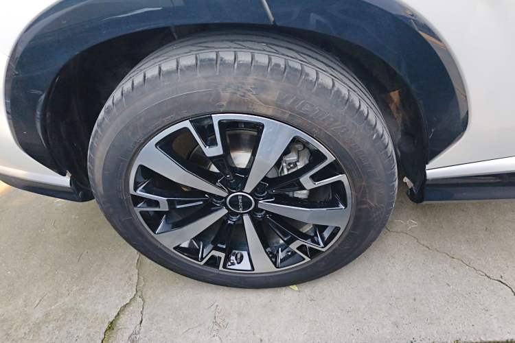 Used Roewe D5X DMH 2024 135 Tech Edition
