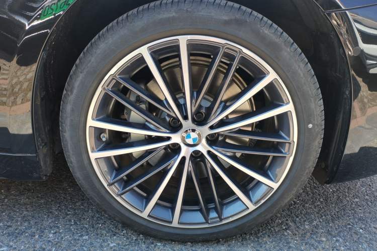 Used BMW 5 Series 2023 530Li Leading Model M Sport Package Right Front Wheel Hub
