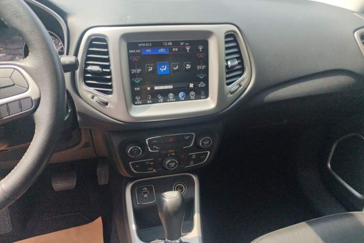 Used Jeep Compass 2017 200T Automatic Family Edition
