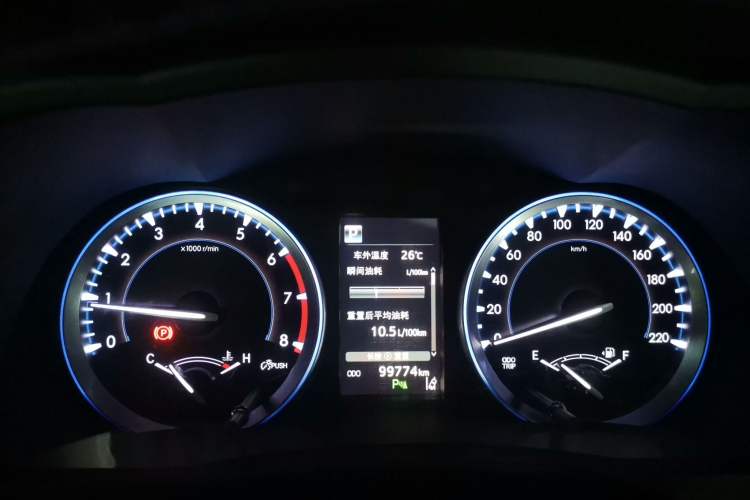 Used Toyota Highlander 2018 2.0T Two-Wheel-Drive Luxury Edition 7 Seats Emission Standard China V Instrument Cluster