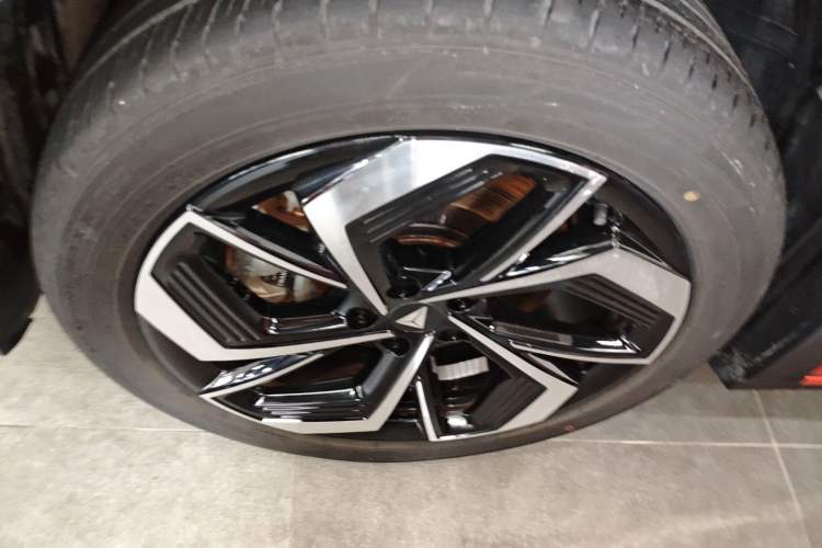 Used Deepal S07 2024 215Max Qiankun Intelligent Driving ADS SE Range-Extended Version
