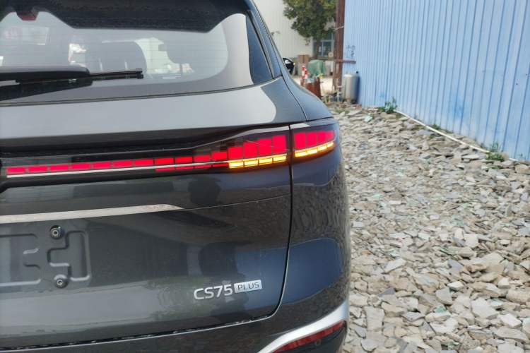 Used CHANGAN CS75 PLUS 2025 4th Generation UItra 2.0T New Blue Whale – Smart & Powerful Version