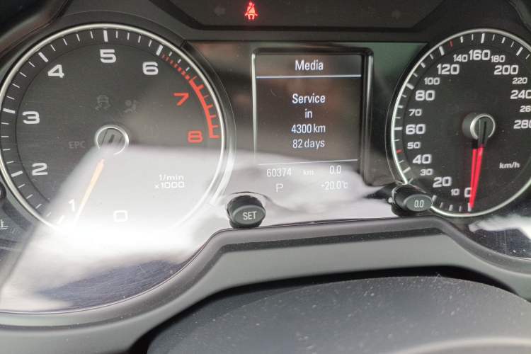 Used Audi Q5 2018 Collector's Edition 40 TFSI Technology Model Odometer Close Up