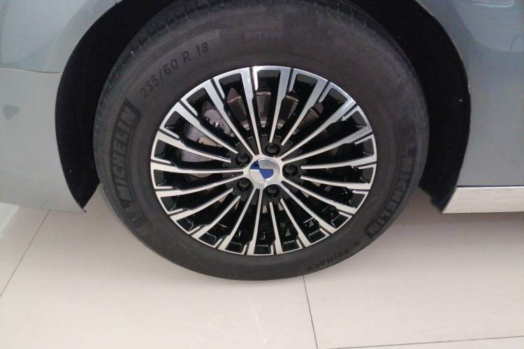 Used Denza D9 2024 DM-i 980 Four-Wheel Drive Prestige Model
