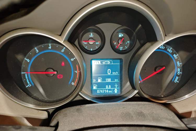 Used Chevrolet Cruze 2015 1.5L Classic SL MT Instrument Cluster