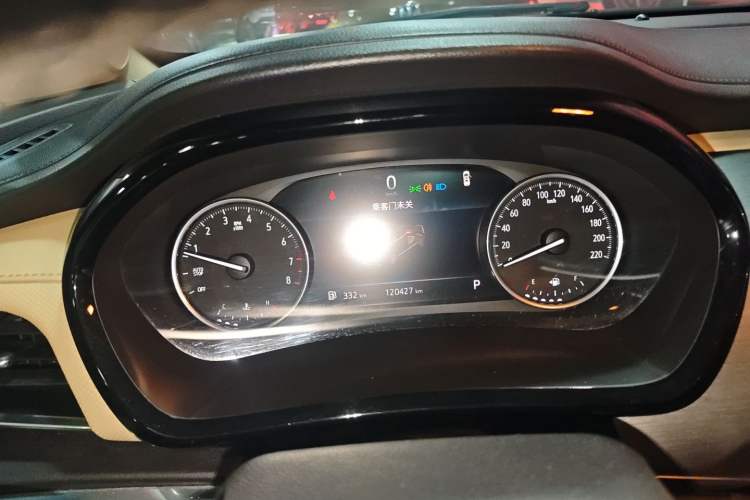 Used Buick GL8 2023 Facelifted Land Cruiser Executive Luxury Version