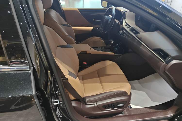 Used Lexus ES 2020 200 Excellence Edition
