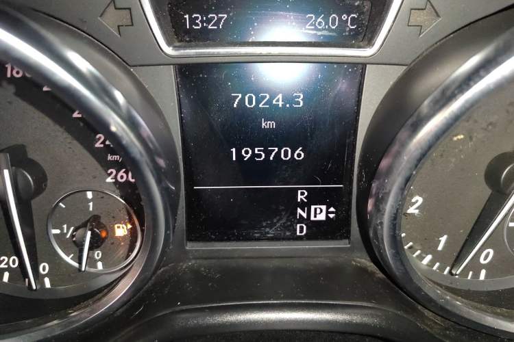 Used Mercedes-Benz M-Class 2012 ML 350 Sport Edition Odometer Close Up