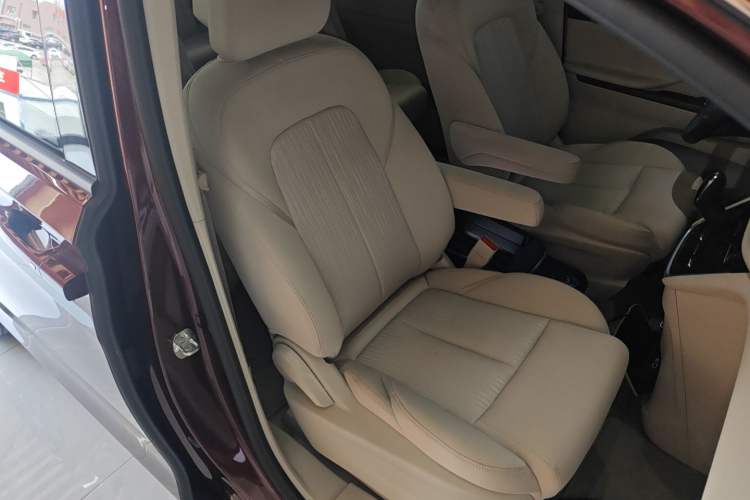 Used Buick GL8 2022 ES Landtrek 653T Comfort Edition