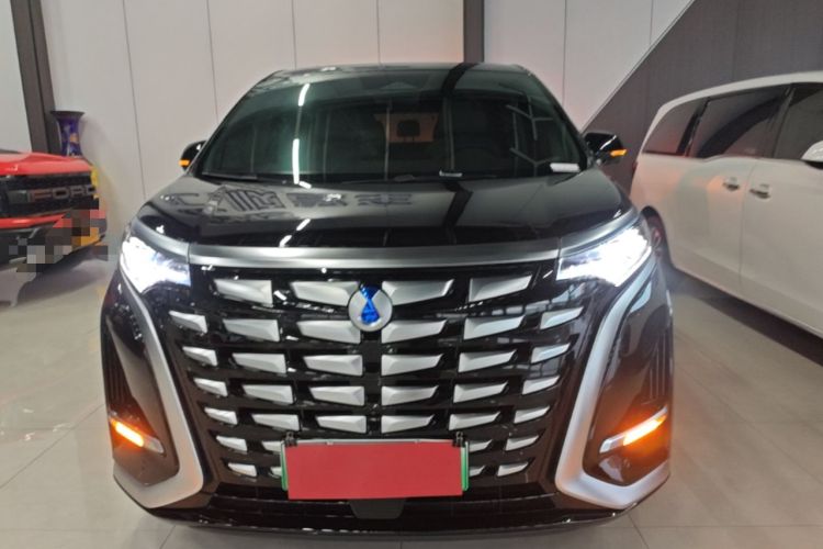 Used Denza D9 2022 DM-i 1040 Prestige Model
