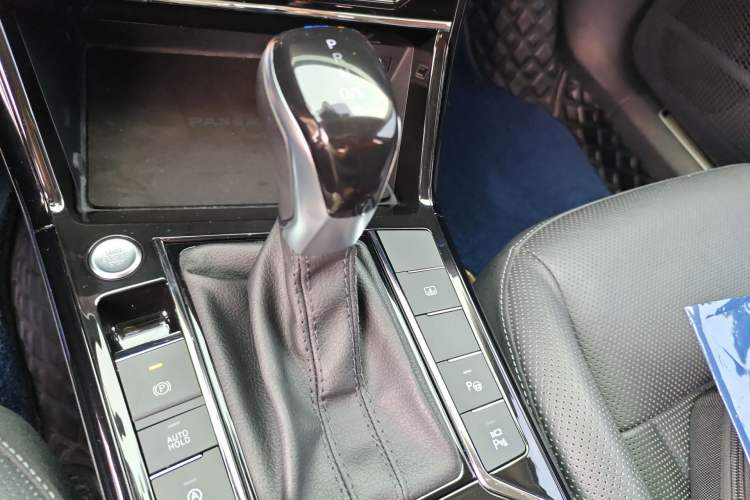 Used Volkswagen Passat 2022 330TSI Luxury Edition Gear Lever