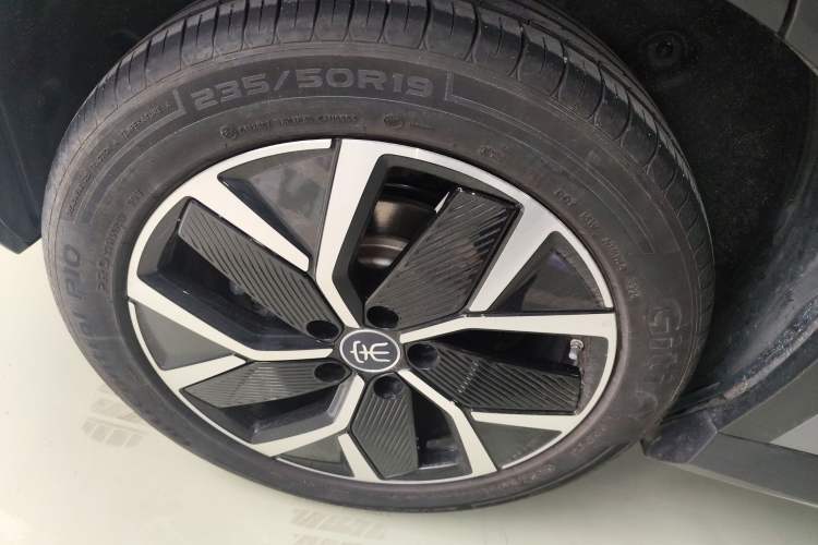 Used BYD Song L DM-i 2025 Intelligent Driving Version 160 km Excellence Edition Right Rear Wheel Hub