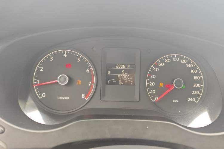 Used Volkswagen Sagitar 2014 1.6L Automatic Comfort Model Odometer Close Up