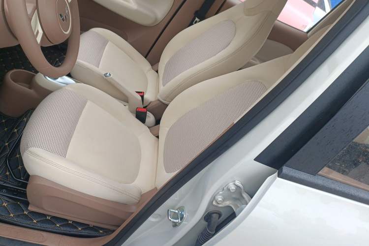 Used Wuling Hongguang MINIEV 2025 Four-Door Version Advanced Edition Left Front Seat