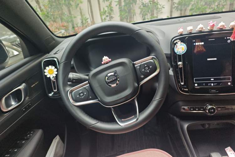 Used Volvo C40 2022 Long-Range PRO Version Steering Wheel