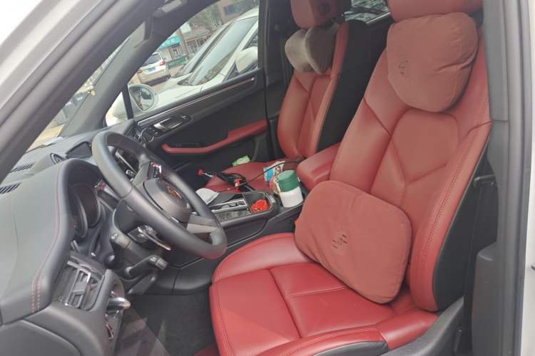 Used Porsche Macan 2024 Macan 2.0T Left Front Seat