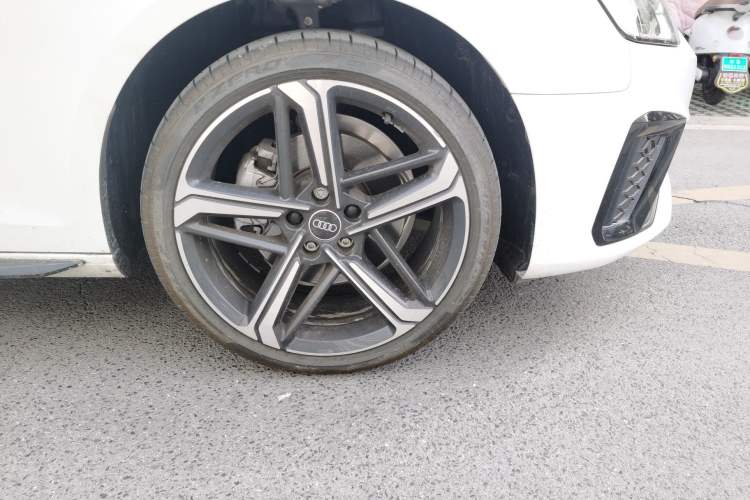 Used Audi A4L 2024 40 TFSI Luxury Dynamic Edition Right Front Wheel Hub