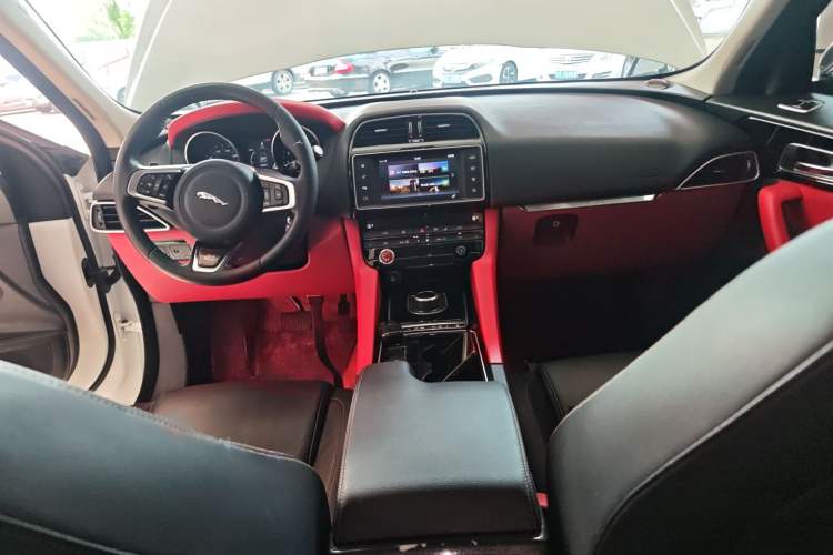 Used Jaguar F-PACE 2018 2.0T Two-Wheel Drive Urban Deluxe Edition