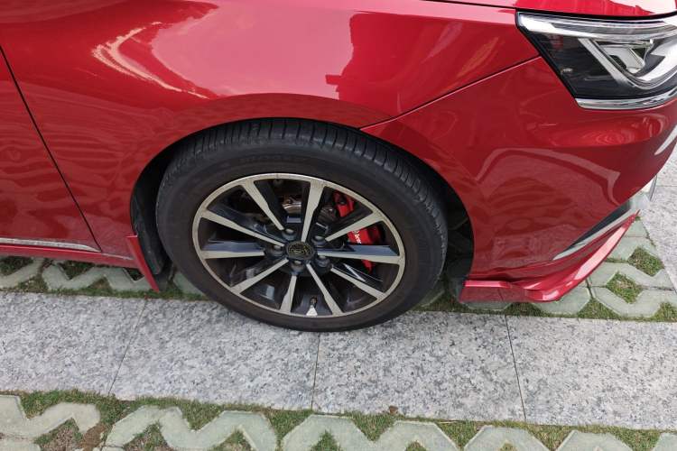 Used Roewe i6 New Energy 2017 45T Hybrid Connective Smart Luxury Edition Right Front Wheel Hub