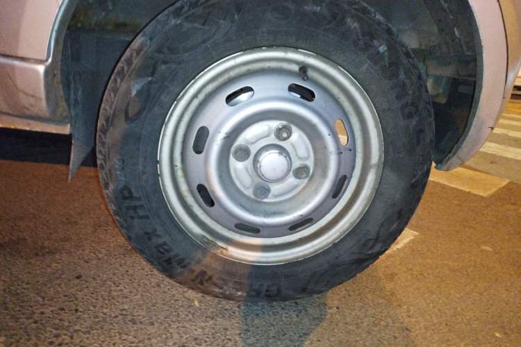 Used BAIC Weiwang 306 2016 1.2L Base Version 5 Seats A12 China IV Emission Standard Right Front Wheel Hub