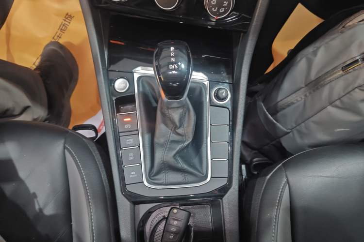 Used Volkswagen Sagitar 2021 280TSI DSG Comfort Connect Edition Gear Lever