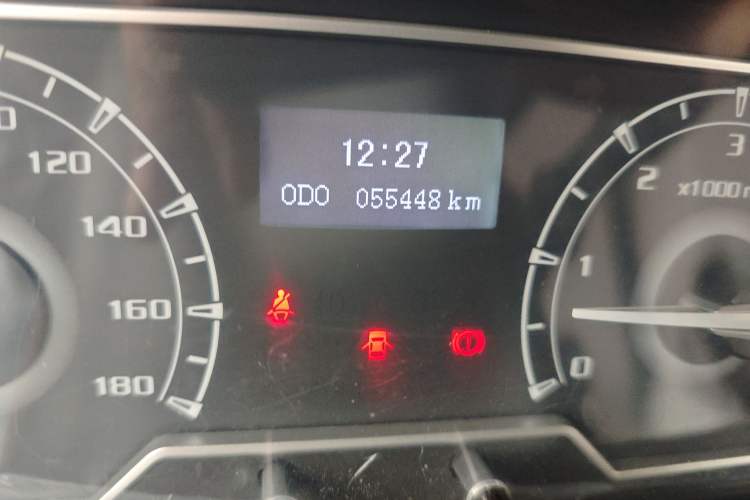 Used SAIC MAXUS Xintu V80 2021 2.0T PLUS Manual All-Around King Short Wheelbase Mid-Roof Variant—5/6/7/8/9-Seater