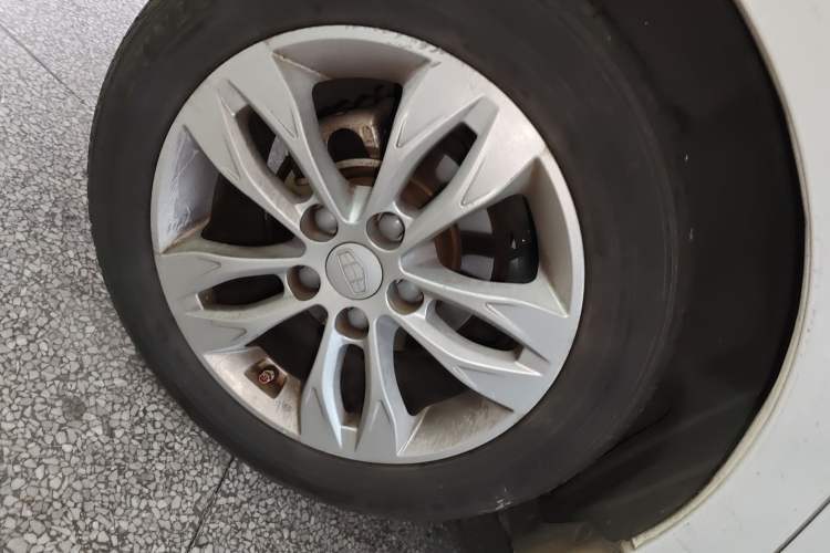 Used Geely Auto Emgrand 2016 Sedan 1.5L CVT Upward Version Right Rear Wheel Hub