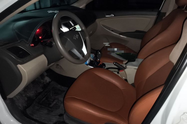 Used Hyundai Verna (older generation) 2010 Sedan 1.4L Manual Comfort GS Left Front Seat