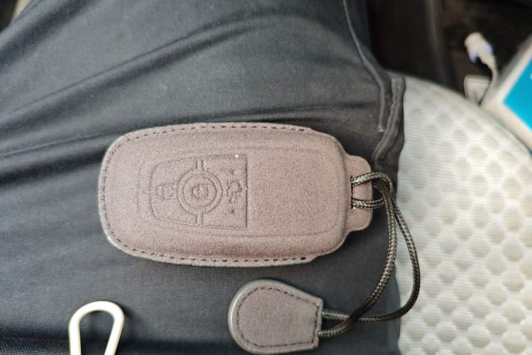 Used Ford Edge 2023 Ford Explorer L 2.0T EcoBoost E-Hybrid Two-Wheel Drive 7-Seater Luxury Model Vehicle Key