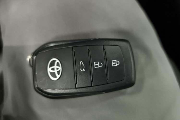 Used Toyota Camry 2026 Model Dual-Engine 2.0HSE Sport Lite Edition