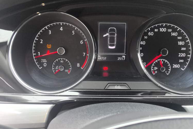 Used Volkswagen Lamando 2015 280TSI DSG Comfort Edition Odometer Close Up